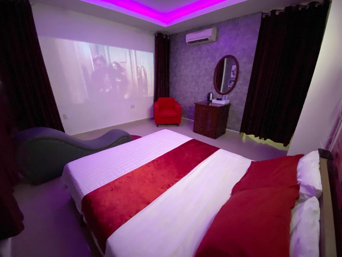 Khách sạn hẻo lánh Cozi 5 Service